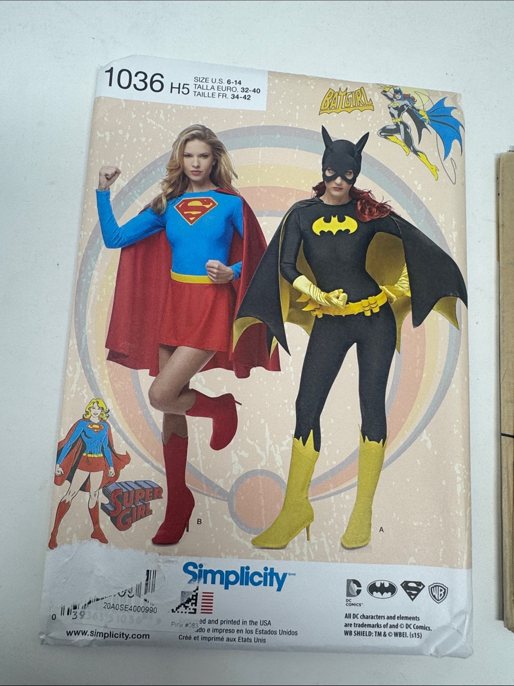 SIMPLICITY SEWING PATTERN SUPER GIRL AND BATGIRL 1036 SIZE 6-14 UNCUT